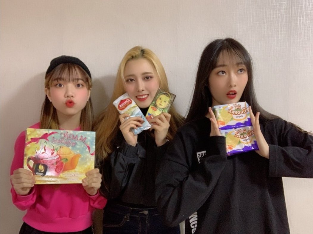 luvdmza's tweet photo. ~☆ Rila (Minju) with DMZA trainees Joonee and Ginny (Skyle)
#NAVILLERA #나빌레라 #RILA #릴라 #KELT9b #켈트나인 #Minju #민주 #DMZA #디엠지에이 #Joone #주니 #Ginny #지니 https://t.co/bGhLLUnoAV