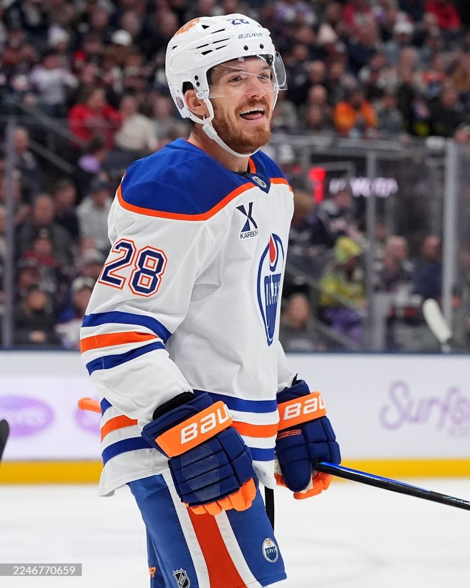 Jack Roslovic scores his 16th goal of the season to give the #Oilers a 1-0 lead 13 seconds into the first period! #LetsGoOilers