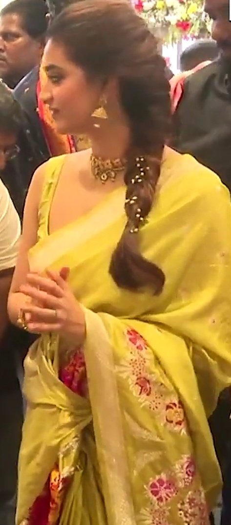 #Keerthy Mam In Sleeveless Saree 😍🛐

What A Serve 🙏

<a href="/KeerthyOfficial/">Keerthy Suresh</a>

#KeerthySureshhot #KeerthySuresh #JaiKeerthy