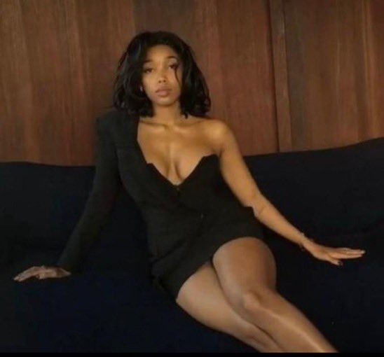 Meet Ontha! Julius Malema’s side Chick who lives in an apartment in Sandton, proudly bought by Julius Malema!

Mantwa has every reason to divorce Julius Malema, for a man who cheats, emotionally and physically abuse you! A now convicted felon.

A man who chants and call for the