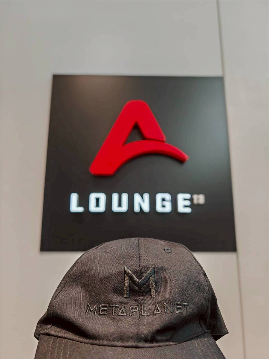 🧢メタプラ帽子の軌跡🌏️ 空港着いてラウンジで一服でござる😊 #NAIA