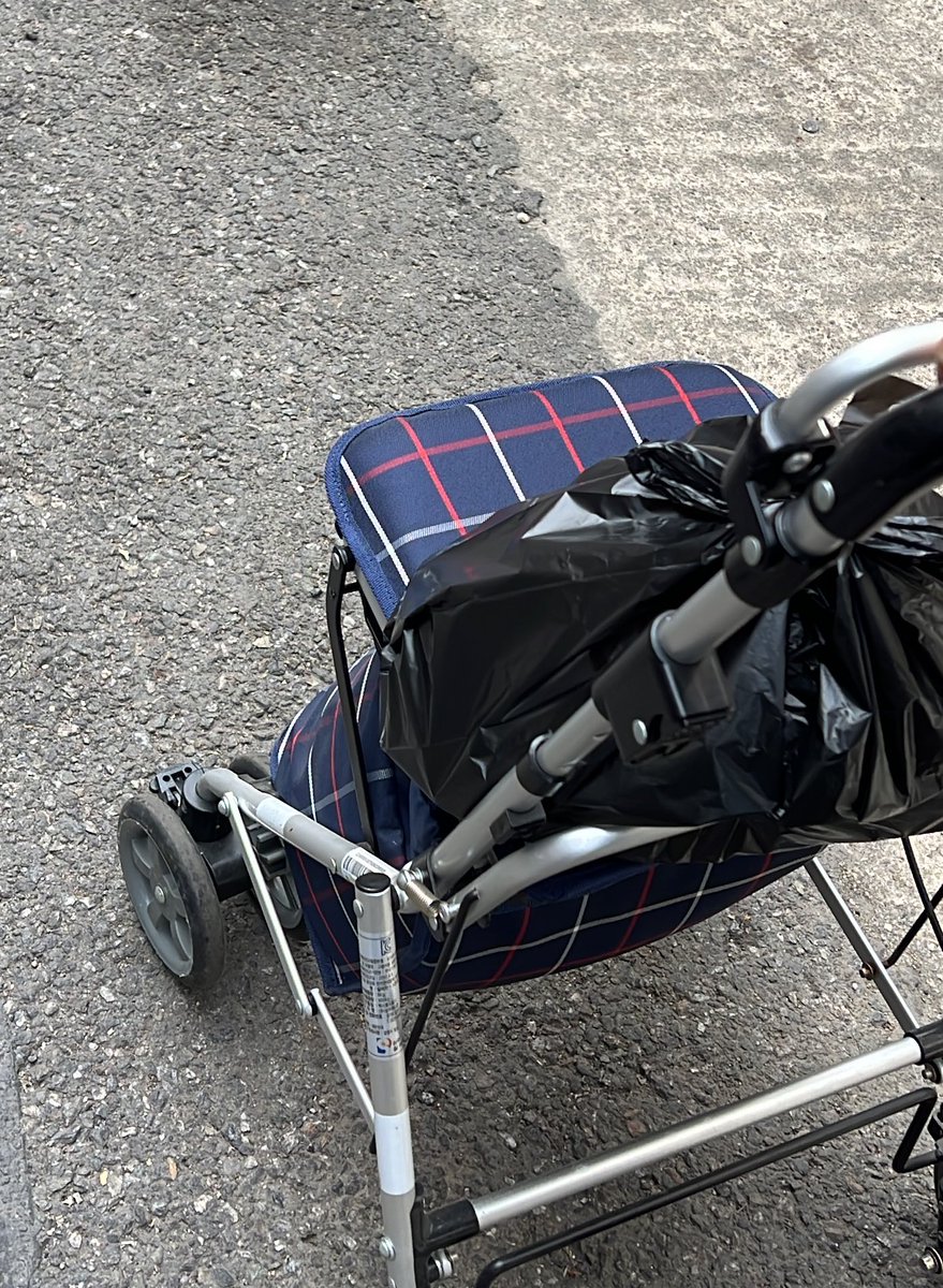 어느 천사님인지 모르겠지만 오늘 빗썸 추천인 등록해 주셔서 할머니 병원 모시고 갔다가 시장에서 할매 좋아하시는 수제 어묵 잔뜩 사드렸어요 🥹👍🏻 감사합니당 ㅜㅜ 여러분 덕분에 효녀가 되……!