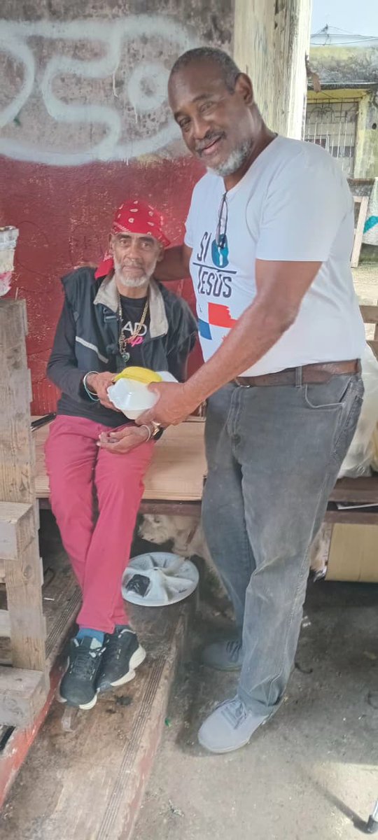 JAP_C3's tweet photo. El templo Hare Krishna, el Club de Leones, la Policía Nacional y JAP unieron esfuerzos para llevar alimentos y esperanza a la población colonense.

#JuntosConActitudPositiva #AmorEnAcción 
#Solidaridad
#JovenesconActitudPositiva https://t.co/AQQyVl7uqI