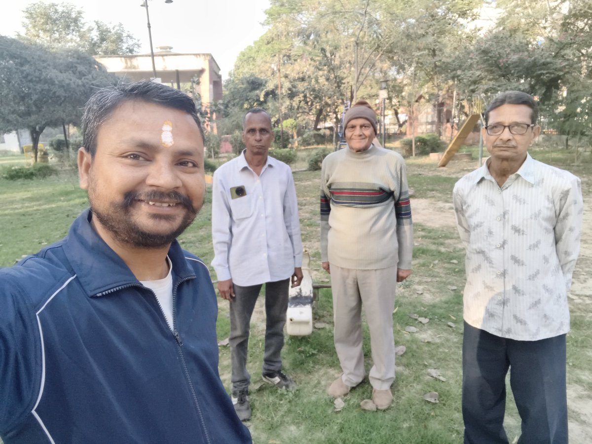 SHASHIK13346183's tweet photo. ॐ नमः शिवाय 🚩 🚩 
हर हर महादेव 🚩 🚩 

योग कीजिए स्वस्थ रहिए 💐💐

आज भी संघ स्थान पर योग व्यायाम सर्वांग योग आदि किया गया। 

भारत माता की जय🙏💐

शशीकांत गुप्ता पटवा 
बस्ती प्रमुख नागेश्वर 
नानाराव शाखा फूलबाग
कानपुर https://t.co/cRVYU25QPg