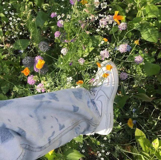 ปล่อยให้คนอื่นพูดถึงเราในแบบที่เขาอยากเล่า ส่วนเราก็ใช้ชีวิตในแบบที่เราอยากทำ.🍃💐