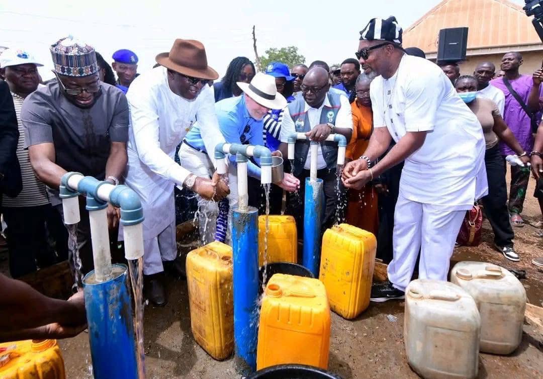 benuestategovt's tweet photo. GWER-WEST: HOW GOV. ALIA HAS ROLLED BACK A 40-YEAR ENDEMIC WATER SCARCITY 

By Donald Kumun 

For more than four decades, residents of Naka and surrounding communities in Gwer-West Local Government Area of Benue State, lived with a harsh paradox: fertile land and vibrant human capital, but no reliable access to clean water. Generations grew up trekking long distances to seasonal streams, shallow wells, and muddy ponds. 

In the dry season, water sources shrank into contaminated puddles. In the rainy season, flooding washed debris and pathogens into open supplies. Waterborne diseases were common, productivity was hampered, and women and children bore the brunt of daily water collection.
That history is now undergoing a decisive reversal.

On February 19, 2026, Governor Hyacinth Iormem Alia commissioned a 500,000-litre-per-day water treatment plant in Naka, marking what many residents describe as the most transformative public utility intervention in Gwer-West in 40 years.

The project, delivered in partnership with the European Union and humanitarian agencies, is designed to serve approximately 35,000 people daily — including internally displaced persons (IDPs) and host communities.

The commissioning formed part of a broader high-level visit by Nigerian federal authorities and international development partners, including the International Organization for Migration and the European Union. It coincided with the launch of Benue State’s Contingency Plan for Emergency Response (2026–2028), a framework aimed at strengthening preparedness, coordination, and rapid response to disasters and displacement crises.

Water scarcity in Gwer-West has long been more than an inconvenience; it has shaped patterns of poverty and vulnerability. Naka, the local government headquarters, historically relied on outdated and dysfunctional boreholes installed decades ago. Many collapsed due to poor maintenance and erratic power supply.

Surface water sources became overstretched as population growth outpaced infrastructure investment.
Over the past decade, insecurity and communal violence in parts of Benue — Nigeria’s “Food Basket of the Nation” — further compounded the crisis. Waves of displacement placed additional strain on fragile water systems. 

According to state authorities, Benue currently hosts approximately 460,000 internally displaced persons, making it one of the largest IDP-hosting states in Nigeria after Borno. Gwer-West is among the most affected local government areas.

For displaced families settling in camps and informal host communities, access to potable water became both a humanitarian and public health emergency. 

Outbreaks of diarrhoeal diseases and sanitation-related illnesses underscored the urgency for durable solutions.

From Emergency Relief to Structural Reform, Governor Alia’s administration framed the Naka water plant not as an isolated intervention, but as part of a strategic pivot toward resilience. The newly launched Contingency Plan for Emergency Response 2026–2028 integrates disaster preparedness, humanitarian coordination, and infrastructure investment. New data management facilities at the State Emergency Management Agency and the Ministry of Humanitarian Affairs are expected to enhance real-time planning and accountability.

In Naka, the water treatment plant represents tangible infrastructure. With a production capacity of 500,000 litres per day, it dramatically exceeds the fragmented borehole systems that previously defined local supply. Treated water will now reach households through structured distribution networks, significantly reducing dependence on unsafe sources.