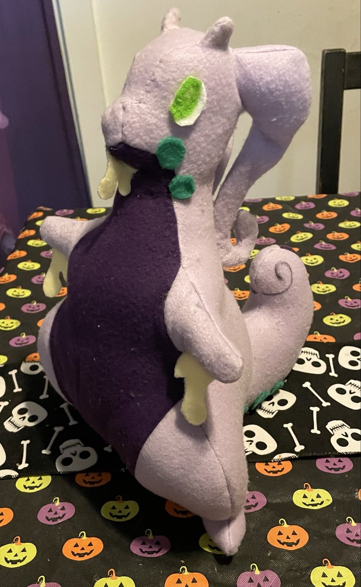 DragoncatDraws's tweet photo. Little Goodra, Big Goodra
Holiday commission I did for a friend, the final Goodra is about 4 feet tall https://t.co/Ur0WNEZst1