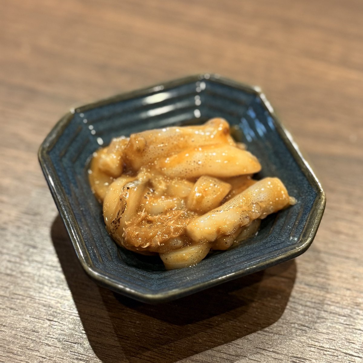 【特製イカの塩辛-柚子胡椒-】

ども!!

久々にいい感じのスルメイカが入荷しましたので、みんな大好きなイカの塩辛仕込みました!!

今回はたっぷり作ってますので日本酒に合わせて是非是非食べに来てくださいまし!!

#秋葉原井戸端洋酒店