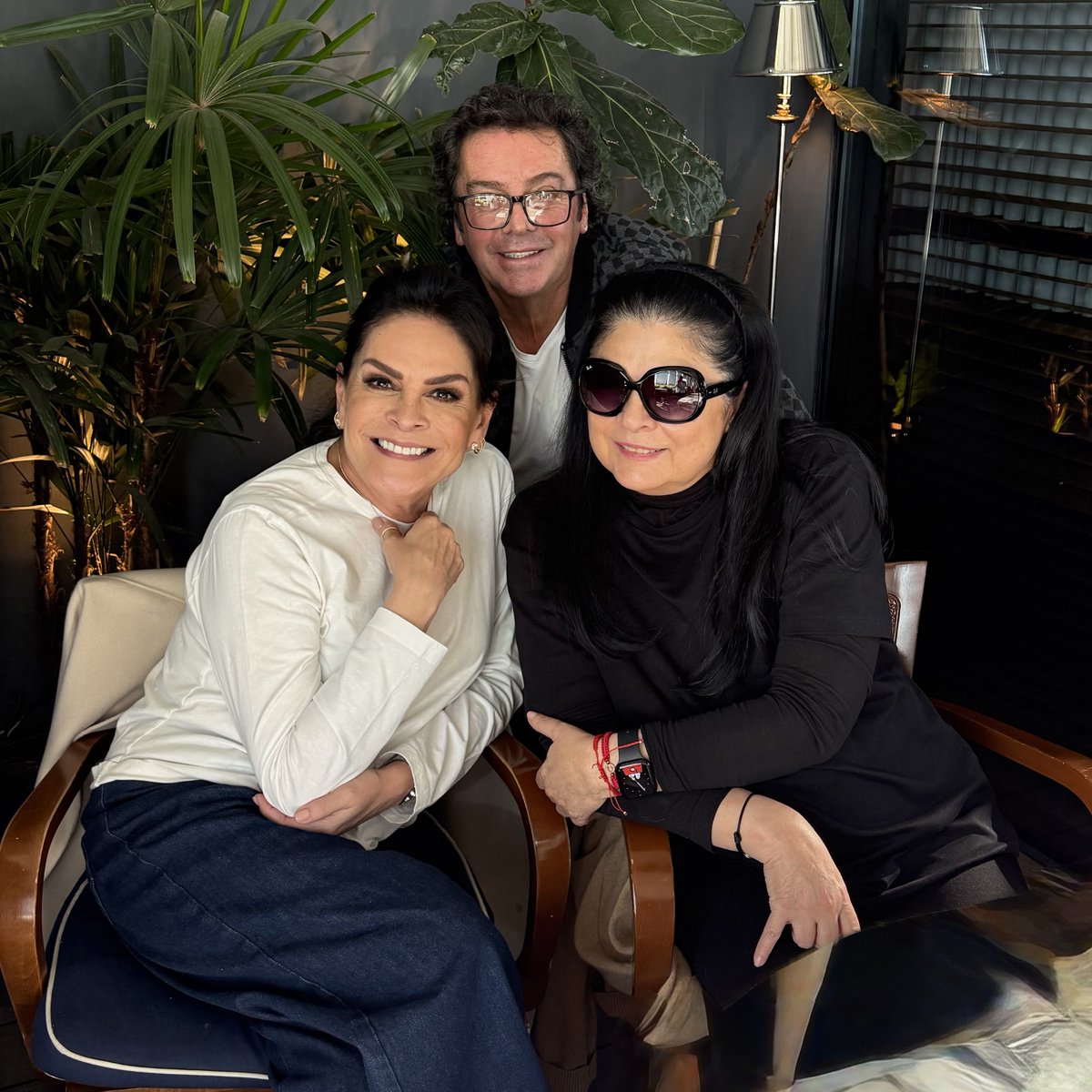 victoria ruffo tweet media