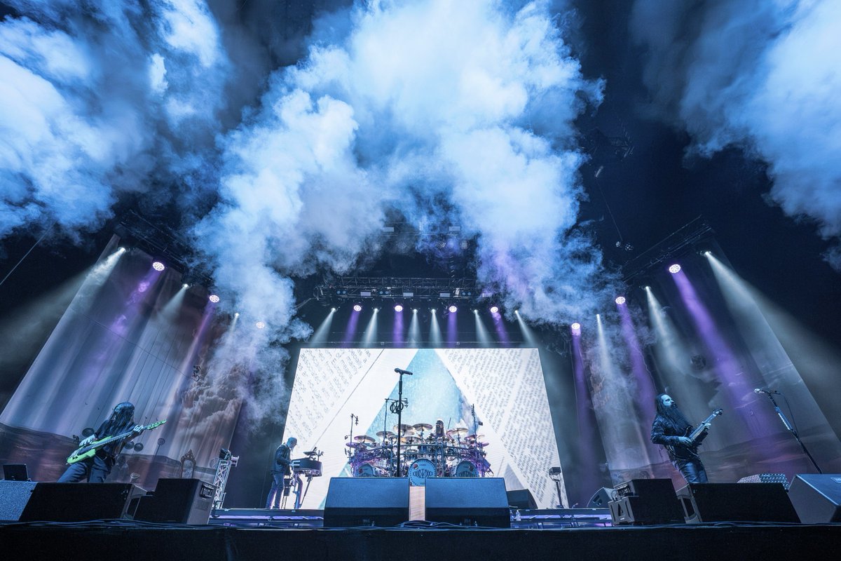 CMP_official's tweet photo. 【ドリーム・シアター日本武道館公演の写真が到着！】
40周年を祝うアニバーサリー・ジャパン・ツアーの皮切りとなった日本武道館公演の模様を収めた写真が到着！
マイク・ポートノイが戻ったバンドのグルーヴは想像を超えるケミストリーを生みだしていました！
本日2/16の東京追加公演は当日券販売あり！
その後ソールド・アウトの愛知、大阪公演を経て、岡山公演へと続きます！
https://t.co/WGTmhrmFsa
