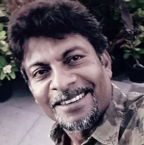 އަޅުގަނޑުގެ ސްކޫލު ދައުރުއްސުރެ އެކުވެރި އަޙްމަދު ނިމާލް ނިޔާވި  ޚަބަރު މި އެހީ ނުހަނު ފުންހިތާމަ އާއި އެކުގައެވެ. 

ނިމާލް އަކީ ނުހަނު މަޤްބޫލު ފިލްމީ ތަރިއެކެވެ. އަދި އެހާމެ ކުޅަދާނަ ޑައިރެކްޓަރެކެވެ. ރާއްޖެއަށް މިގެއްލުނީ ހުނަރުވެރި މޮޅު ފަންނާނެކެވެ. 

ނިމާލްގެ  ޢާއިލާއަށް