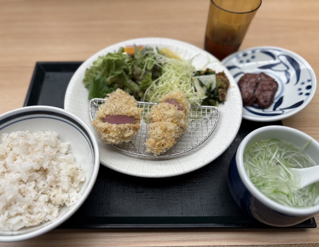 ねぎしでカツ食うやつ信じられない。店ちげぇよ。黙ってタン食えって思ってたけど…吸い寄せられて初めて食べた。

うまい！ねぎしはなんでもうまい。