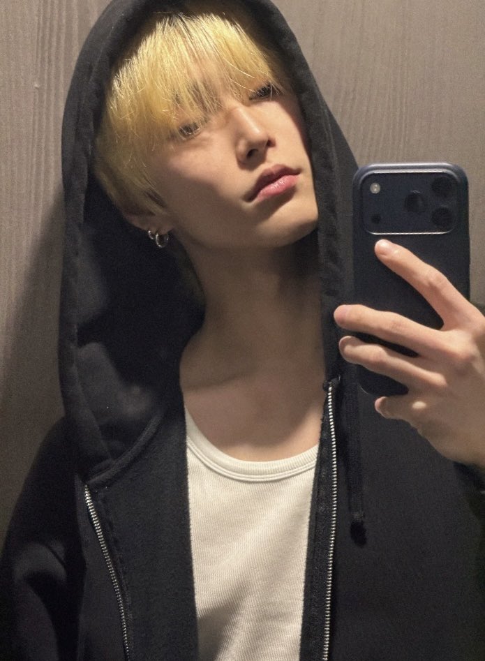 홍승한 보고싶다!!
꾹 참고 기다릴게!! 얼마든지 기다릴 수 있어!!
그래도 많이 보고싶긴해 ㅠㅠ 
우릴 이렇게 길들인 홍승한 잘못임 맞음