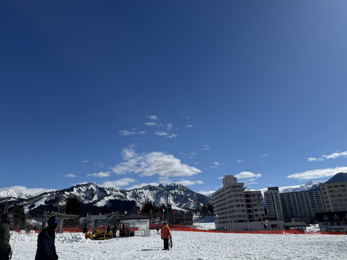 湯沢に来て20年ぶり位にスキーしてます⛷️気温13度！！死んじゃう😇