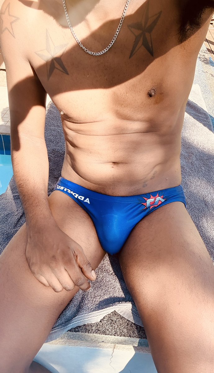 laluciatop's tweet photo. Hot summers day to splash out at the pool💦 https://t.co/aGHktBHH0a