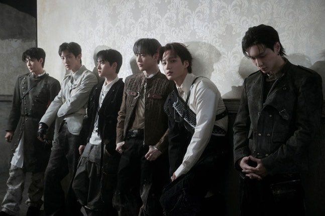Doh_KyungSooSoo's tweet photo. EXO's 8th full-length album also surpasses 1 million copies in sales... 8th million-seller

According to their agency SM Entertainment on the 26th, EXO's 8th full-length album 'REVERXE', released on the 19th, surpassed 1 million copies in cumulative album sales as of the morning of the same day. This marks the group's 8th million-seller record. 

EXO has steadily gained popularity since releasing their first million-seller album 'XOXO (Kiss & Hug)' in 2013.

🖇️https://t.co/5N96DrHgiE