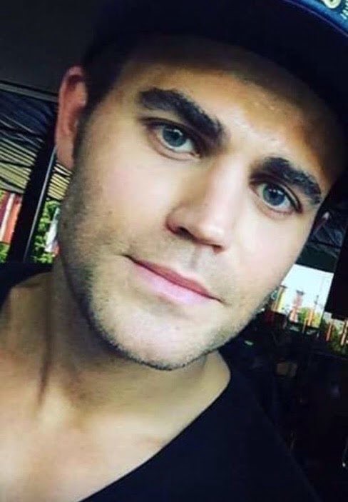 Happy #WesleyWednesday guys! Hope y’all are having a great week!! It’s almost the weekend!! 🙌🏻 Have a good one! #PaulPic #PaulWesley #PWCSquad