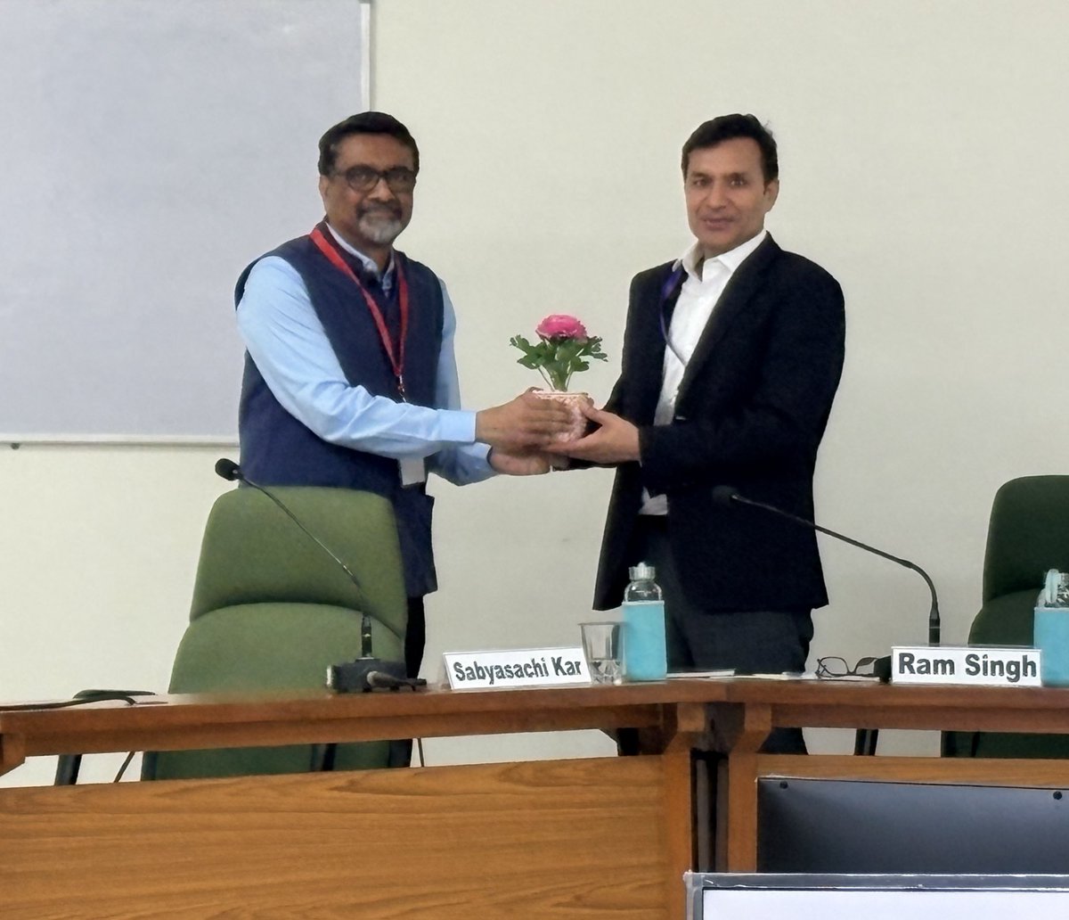 Institute of Economic Growth tweet media