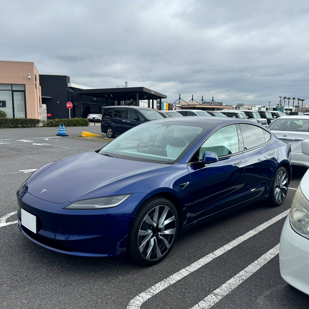 su02312240's tweet image. #Tesla #model3 
木更津スーパーチャージャー
ついでにアウトレット
エッグスンのモチコチキン食べよかな🤤