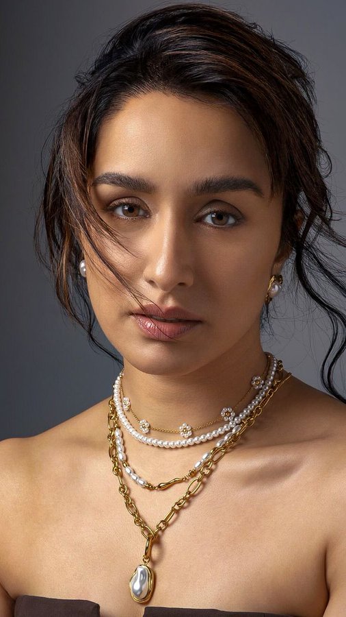 PanditSanjucta's tweet photo. Queen vibes โจ๐
Shraddha Kapoor stealing hearts ๐๐ซ
#ShraddhaKapoor #BollywoodQueen #StyleIcon #FanFave https://t.co/MDvy94OS54
