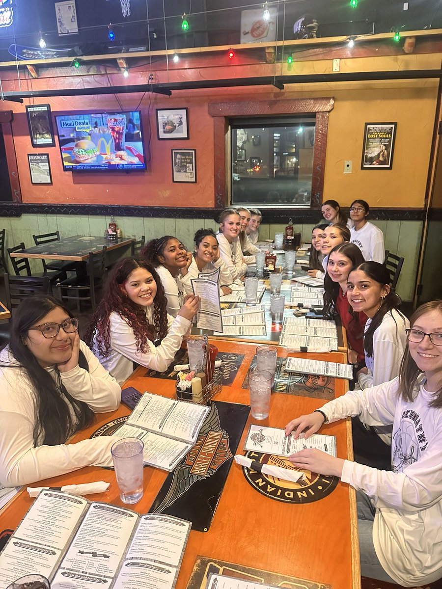 rbellehunter's tweet photo. The season didn’t end in our favor, so back to the drawing board we go! Thankful for the opportunity to coach up these young women and who I get to cheer on in multiple sports. Until next year… https://t.co/g7QzKzpDWA