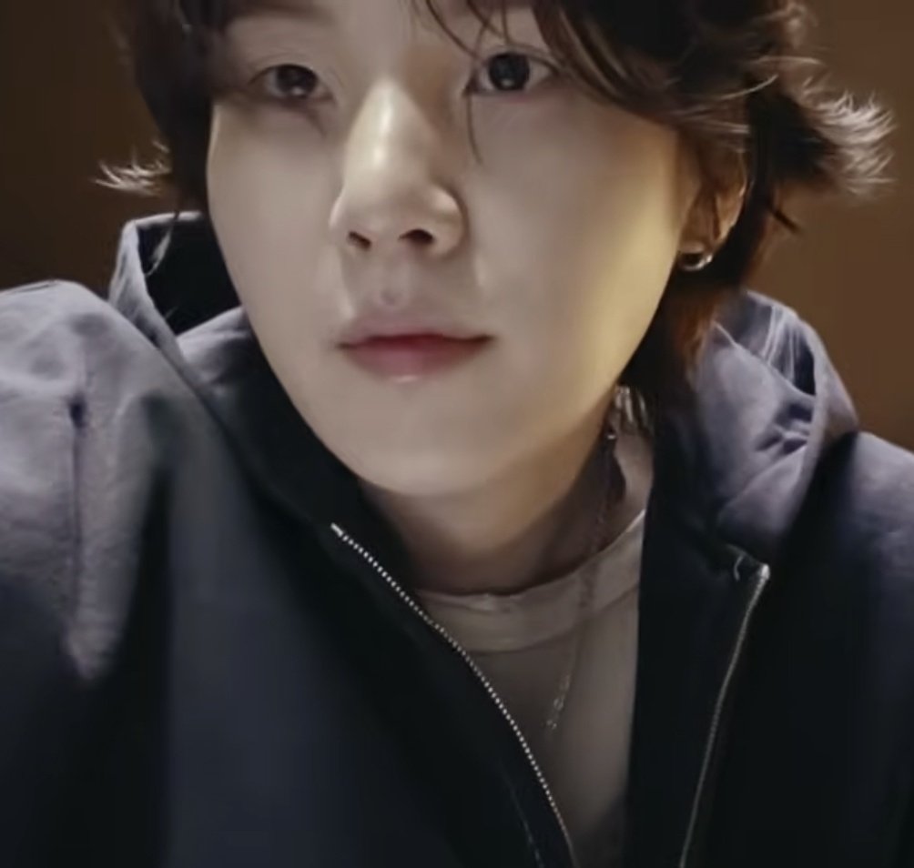 그래 이거야 완벽해 양쪽 눈 다 나온거
너 진짜 예쁘다 윤기야