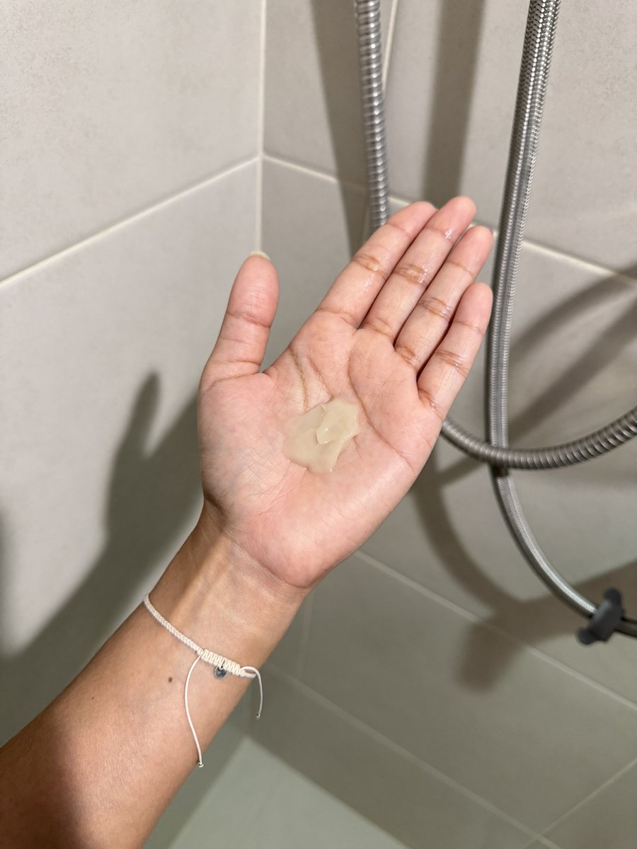 คนที่มีปัญหาผมร่วง เราแนะนำให้ลอง แชมพูลดผมร่วง ของ แทงกีโมรี  สูตร จินจิ ตัวนี้ช่วยลดผมขาดหลุดร่วง มีสารสกัดจากโสมเข้มขึ้นถึง 20 เท่า , Ginsenoside และสมุนไพรที่ช่วยบำรุงเส้นผม 6 ชนิด ตัวแชมพูและครีมนวดมีกลิ่นสมุนไพรอ่อนๆด้วย #ใช้ดีบอกต่อ