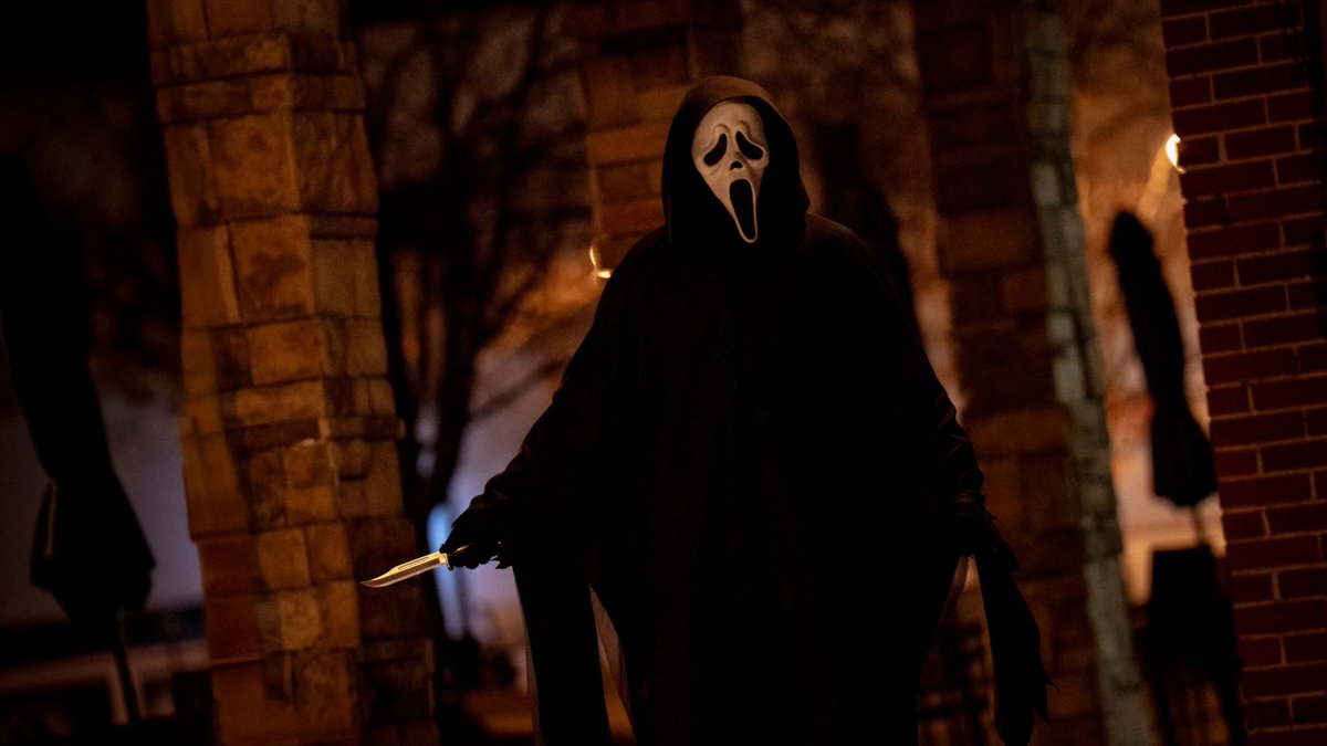 EpicFilmGuys's tweet photo. #Scream7 is the legacy sequel fans have been waiting for. A rip-roaring blast of bloody fun, with Craven-esque vibes fully in tact. Ghostface is back and as brutal as ever. Neve Campbell proves once again that she is THE all-time great Scream Queen. https://t.co/2Rcw9P7mVp