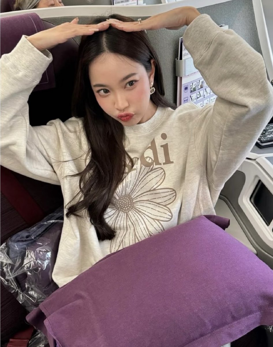 moddustore's tweet photo. เปิดจอง
Mardi〰️  Flowermardi Sweatshirt‼️Sale 60%‼️
สี Oatmeal Taupe 🧸 สีหายาก คนดังใส่เยอะ
อก 51.2 นิ้ว freesize ยาว 61 cm 

✖️ลดเหลือ 1,290- ✖️ ปกติ 3000++

  🙏🏻จ่ายตอนของมา งดเทน้า ⚡️รอ 30 วัน
📝กรอกฟอร์มจองได้เลย มีจำกัด‼️https://t.co/Uds8H4OZ2Z https://t.co/XOdzBTuF88