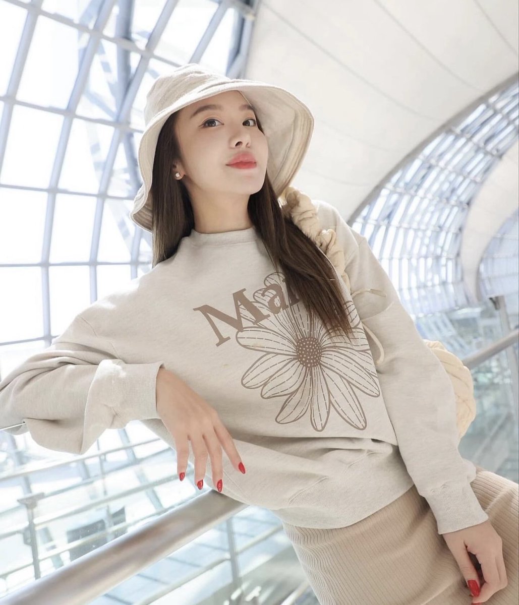 moddustore's tweet photo. เปิดจอง
Mardi〰️  Flowermardi Sweatshirt‼️Sale 60%‼️
สี Oatmeal Taupe 🧸 สีหายาก คนดังใส่เยอะ
อก 51.2 นิ้ว freesize ยาว 61 cm 

✖️ลดเหลือ 1,290- ✖️ ปกติ 3000++

  🙏🏻จ่ายตอนของมา งดเทน้า ⚡️รอ 30 วัน
📝กรอกฟอร์มจองได้เลย มีจำกัด‼️https://t.co/Uds8H4OZ2Z https://t.co/XOdzBTuF88