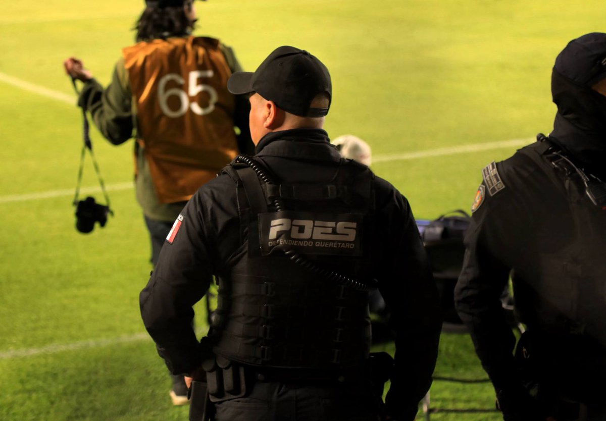 POESQro's tweet photo. El partido de @miseleccionmx vs #Islandia concluyó con saldo blanco. El operativo con seis anillos de seguridad desplegado en diversos puntos de la entidad y en el Estadio La Corregidora permitió que miles de familias disfrutaran el evento en paz y tranquilidad. https://t.co/TMeMD3vD32