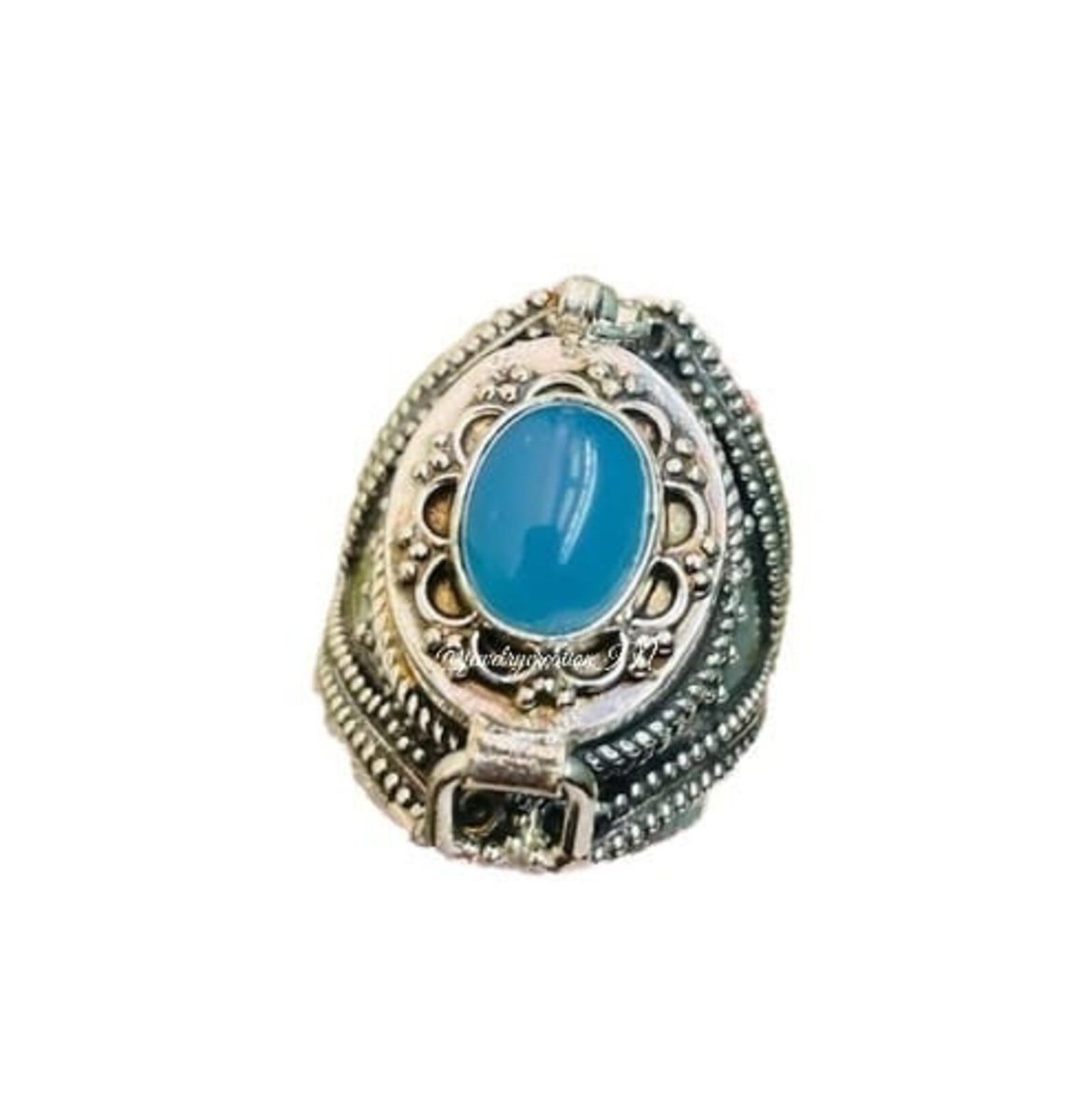jewelrycreatio1's tweet image. Blue Chalcedony Poison Box Ring,925 Sterling Silver Ring,Bohemian Ring,Secret Box Ring,Statement Ring,Handmade Ring,Designer Ring,Gift Her
Buy At:
etsy.com/in-en/listing/…
#Bohopoisonring #Uniquering #Bluecolorring #Ovalshapering #Minimalistring #Chalcedonyjewelry #Handmadering