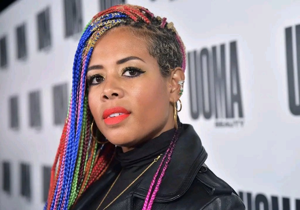 wambuijoan2024's tweet photo. American RnB Star Kelis Buys 300 Acres in Kenya for KSh25 Million

American singer Kelis is making headlines in Kenya and elsewhere after purchasing about 300 acres of land near Naivasha for less than $200,000 (Sh25 million).

The land, which overlooks Mount Longonot and borders a wildlife area, is being transformed into a luxury wellness retreat and restaurant. 

Kelis, who has an estimated networth of approximately $3 million, says the project aims to promote sustainable living, create jobs for locals, and support the community. The property is also being fitted with solar-powered fencing to keep out elephants and other wildlife.

The purchase has now sparked a wider conversation about foreign land ownership in the fast-growing Naivasha region, which has become a popular destination for investors and luxury projects.