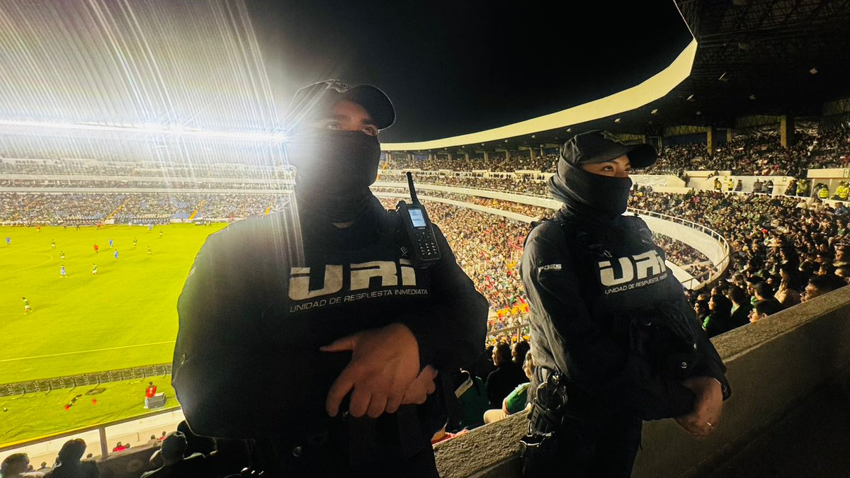 SSCQro's tweet photo. El ambiente familiar predominó este miércoles en el estadio La Corregidora durante el juego de #México e #Islandia. La operatividad de la @POESQro y los tres órdenes de gobierno garantizó la seguridad para miles de aficionados que disfrutaron del deporte. https://t.co/Lcy98xtcGB