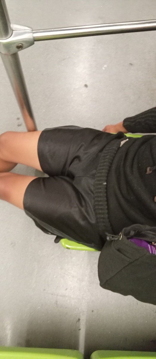 CerasIsaac's tweet photo. quien en el metro🍆🍆 https://t.co/yRhTGNXlAl