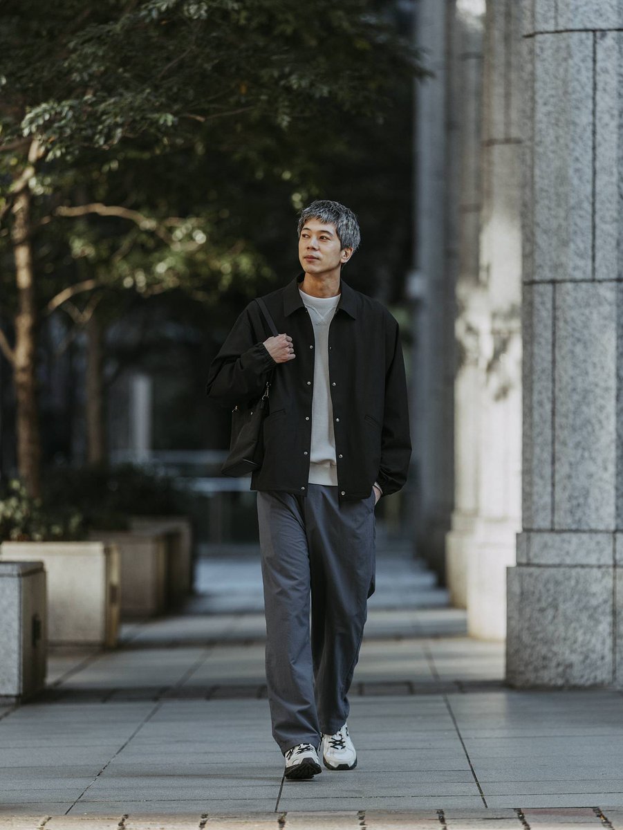 まだ少し肌寒い日もある、この時季。 さっと羽織れて、しっかり決まる