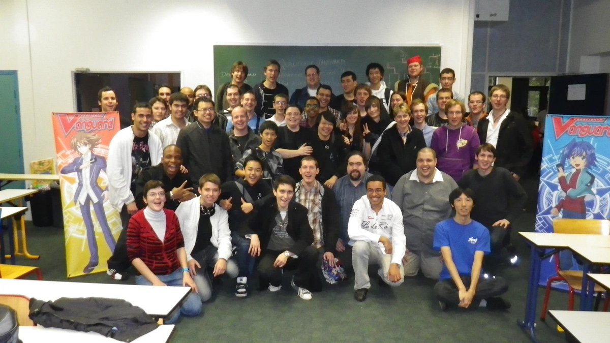 Happy 15th Anniversary Cardfight!! Vanguard!
This picture is from the very first regional tournament I joined in 2012 in Paris, right after the game released in English.
My life genuinely would not be what it is if it's not for the people I met through this game 🫶
#VG15th