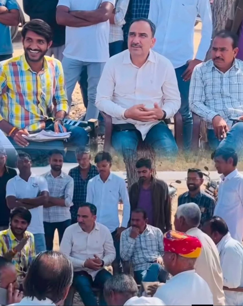 RLP राजस्थान में हर दूसरे दिन किसानों के हितों की लड़ाई लड़ने की योजना बनाती रहती है और किसानों को पूरा भरोसा भी है RLP पे, JSW कंपनी की मनमर्जी के खिलाफ नारायण जी जनता के साथ आगे की रणनीती बना रहे है।
<a href="/RLPINDIAorg/">Rashtriya Loktantrik Party</a> <a href="/NarayanBeniwal7/">Narayan Beniwal</a>