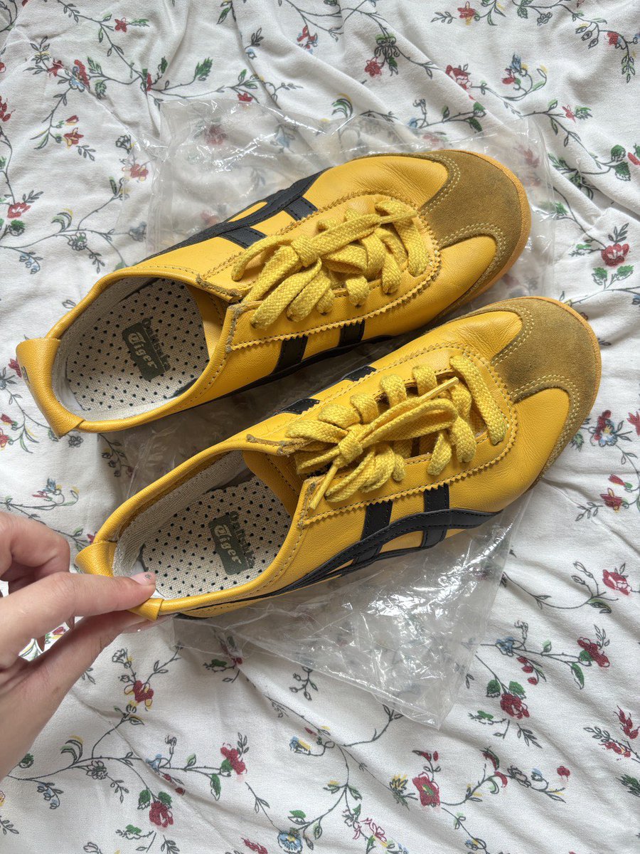 melodykittymiss's tweet photo. ݁ ̮܂݂ ̥۟♡ ݁ ฝากขาย 🧁
🎀 #Onisuka size 36-37 980 ส่งฟรี ของแท้ ไม่มีตำหนิ ใส่น้อย😽
dm tw : @ilyourb3 🏡
#ส่งต่อเสื้อผ้า #ส่งต่อเสื้อผ้ามือสอง #เสื้อผ้ามือสอง #ส่งต่อเสื้อผ้ามือ2 #vghbkk #bemingbkk #cintageshop #stylistshop #ส่งต่อonisuka #ส่งต่อรองเท้า #รองเท้ามือสอง https://t.co/hP7WDz5fcR