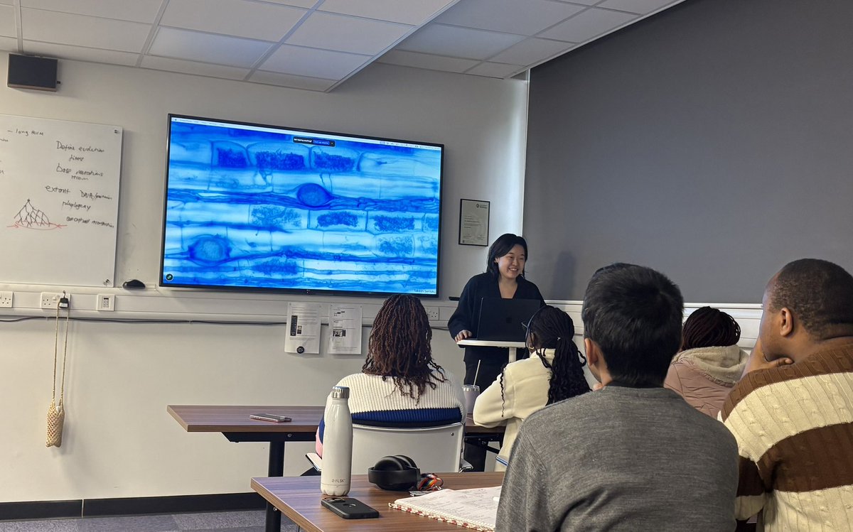 nobolly's tweet photo. Today’s @TheSainsburyLab MSc lecture focused on symbiosis and the microbiome, delivered by Karen and Siyu from our lab.

Great to see so many thoughtful questions from the students 😄 https://t.co/FV79IzJ279