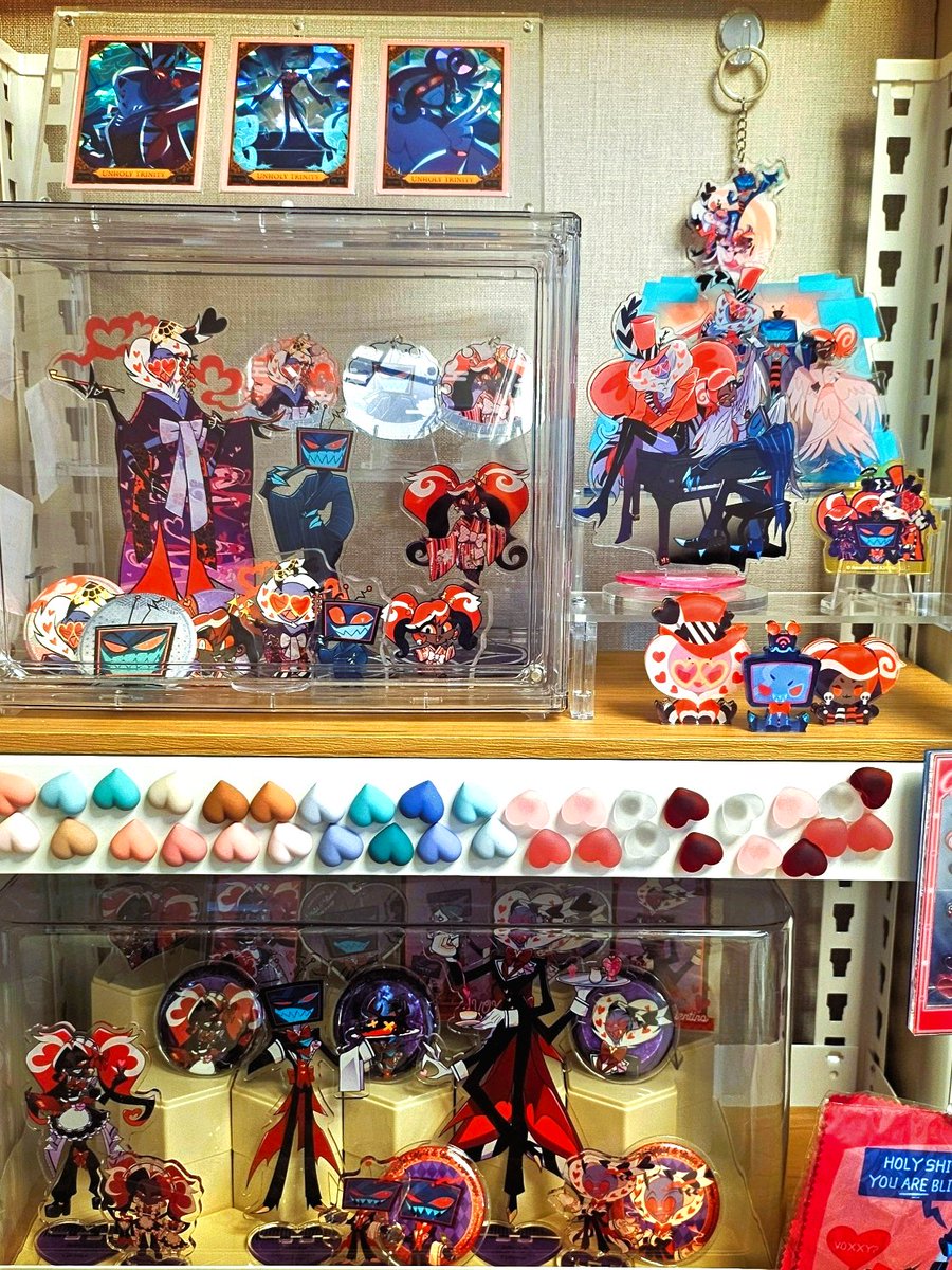 미친 소리 같겠지만 침실에 악마 굿즈들 채워넣기 시작하구서 악몽 꾸거나 가위 눌린 빈도가 확 줄어들었다? 신기해 🤔
음의 기운으로 음을 몰아낸다 이런 건가