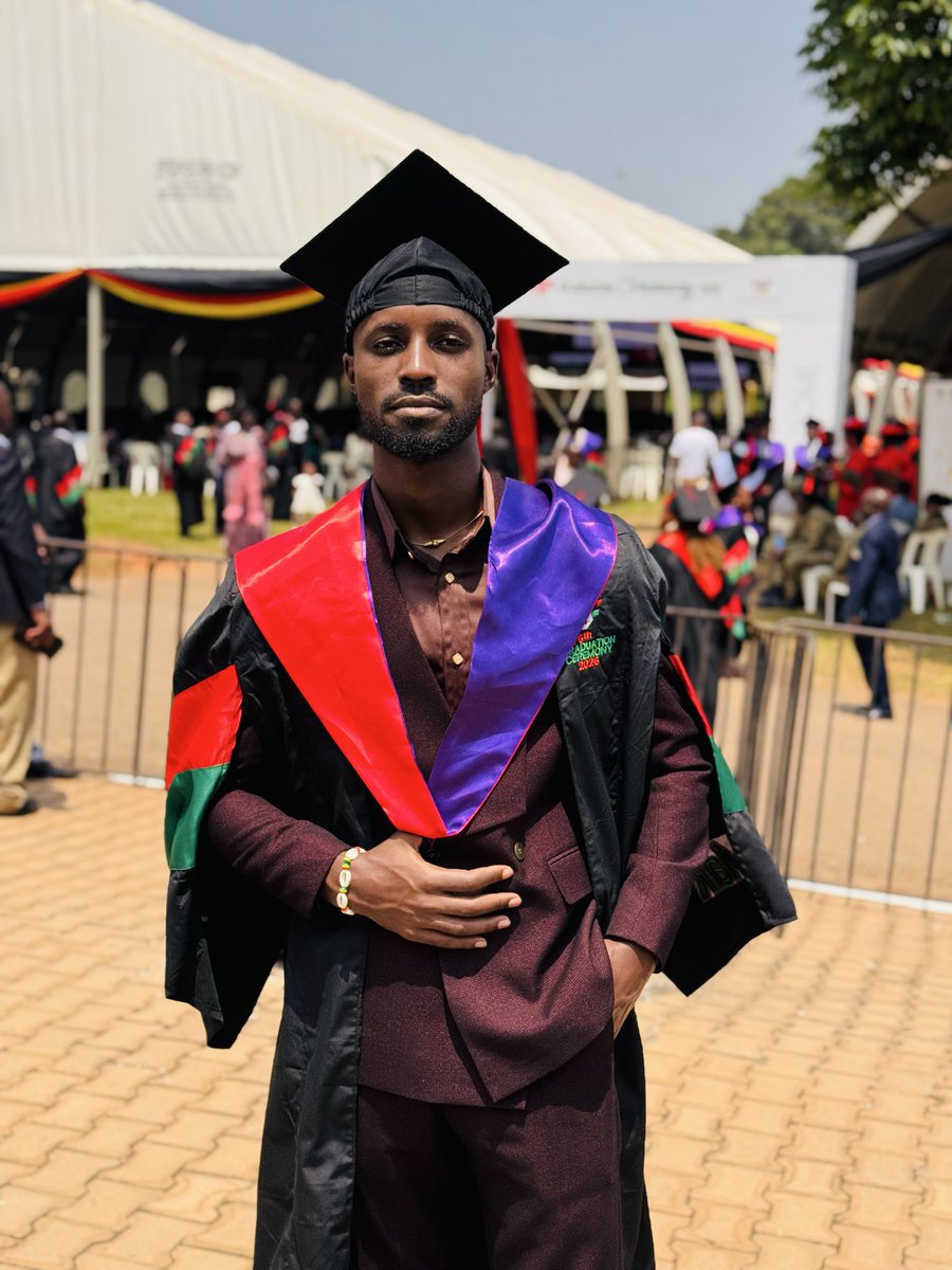 WallaceHaguma's tweet photo. No flex,  just Faith 🙏🏾

#76thmakgraduation https://t.co/L4WdvHQsX8