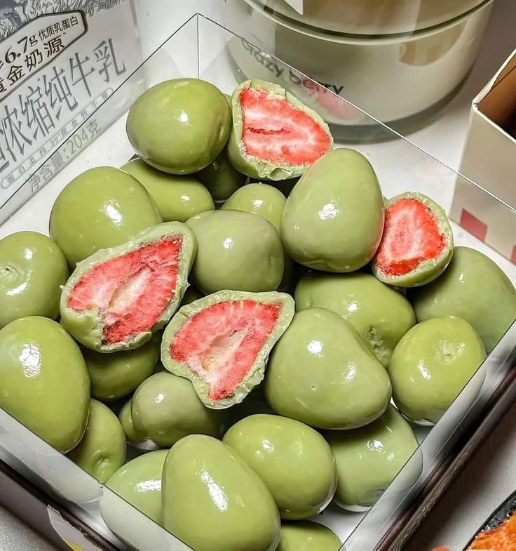 whOopsyouu's tweet photo. INI BUKAN CUMA LUCU TAPI ENAAAKK 🍵🍓

matcha diluar, strawberry didalem. manisnya pas, gak eneg dan yang paling penting bikin NAGIIIHHHH 🤤🤤 https://t.co/Vzzlg4kjYS