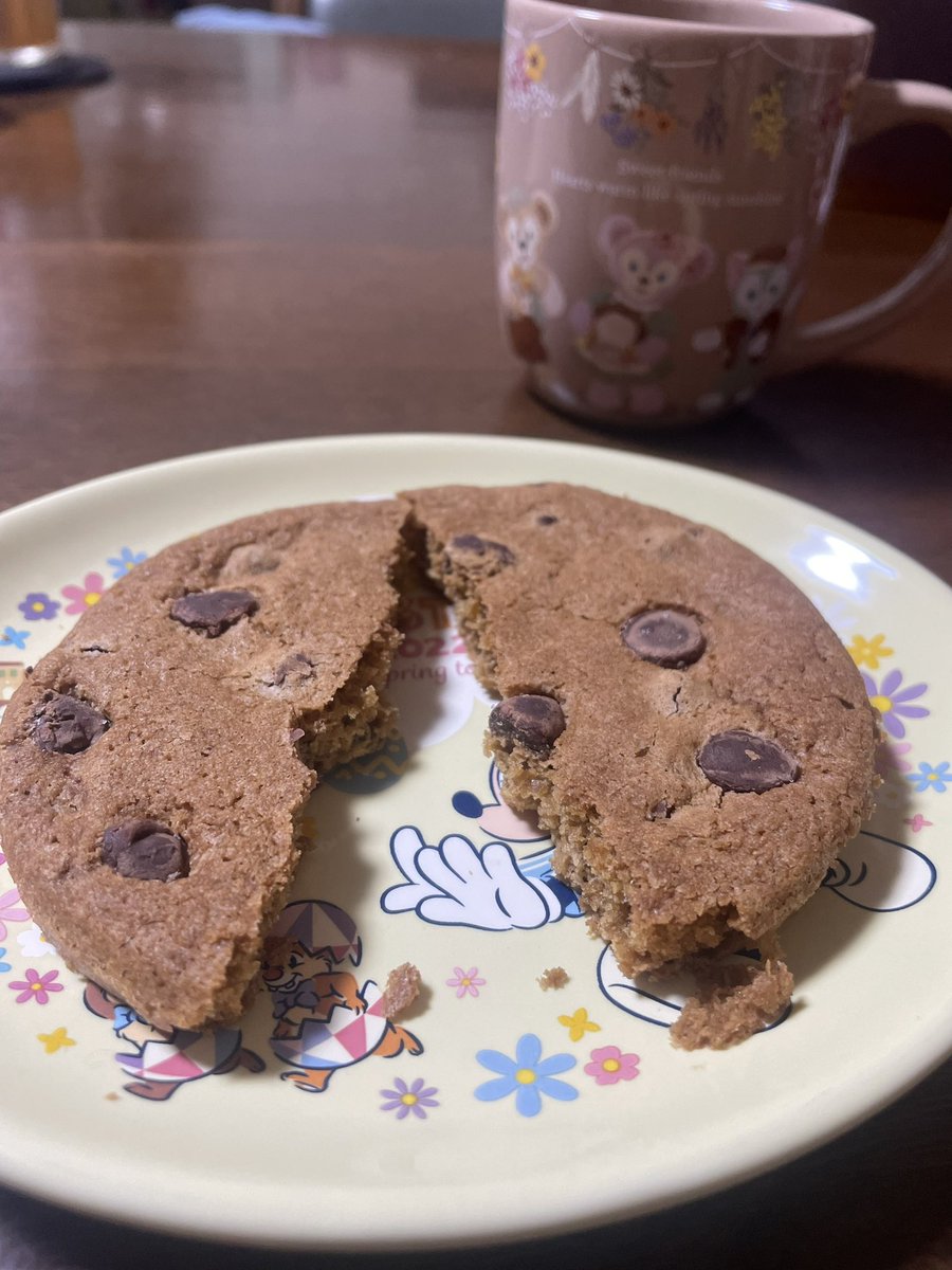 hiroko_shota's tweet photo. スコットクッキー🍪開封の儀
大きなチョコチップがゴロゴロ入ってて、うんま!うんま!
ありがとースコット❤️
#Scottmurphy https://t.co/hC2eVF1Blm