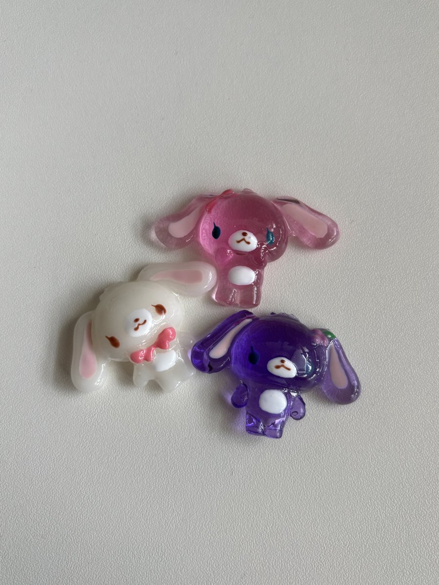 うるちゅるレジンは、シール帳に貼ったりスマホケースに貼るなどして可愛く活用することにしたよー🎶