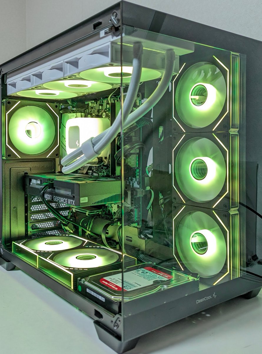 ゲーミングPC 性能△ 自作　見た目◎