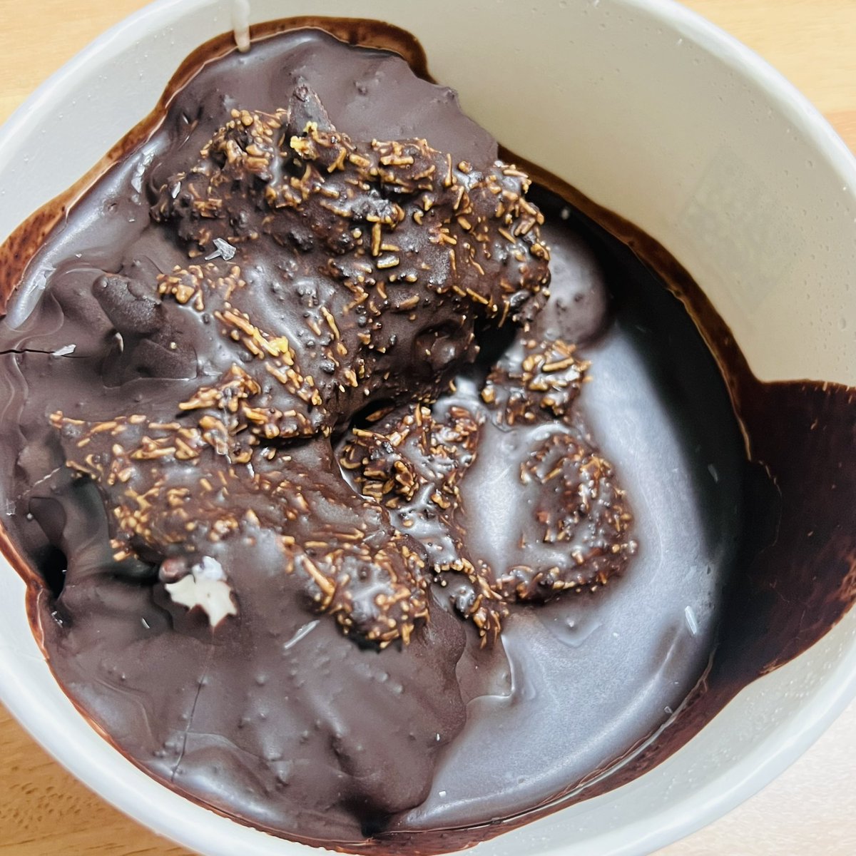 요아정 빠삭 두바이 초코쉘 피스타치오 카다이프
초코쉘 추가하면 원래 이렇게 오나요?🫨