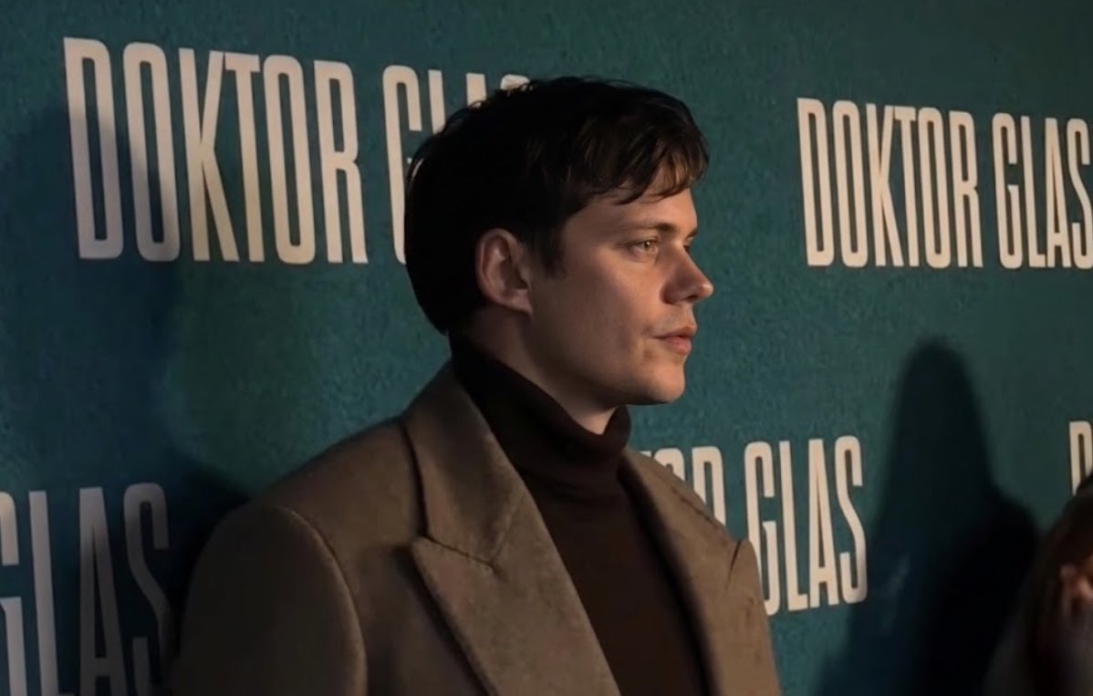 billumination_'s tweet photo. oomf said this might be #physint hairstyle?? hold on... bc he literally had face time with hideo kojima the same day few hours before this premier for costume fitting? https://t.co/ylZMRv09xc