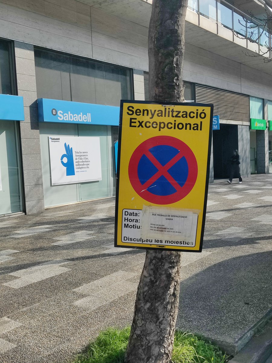 Diria que aquests treballs s'han acabat... O no?
Parada bus Emili Grahit
<a href="/Girona_Cat/">Ajuntament de Girona</a>