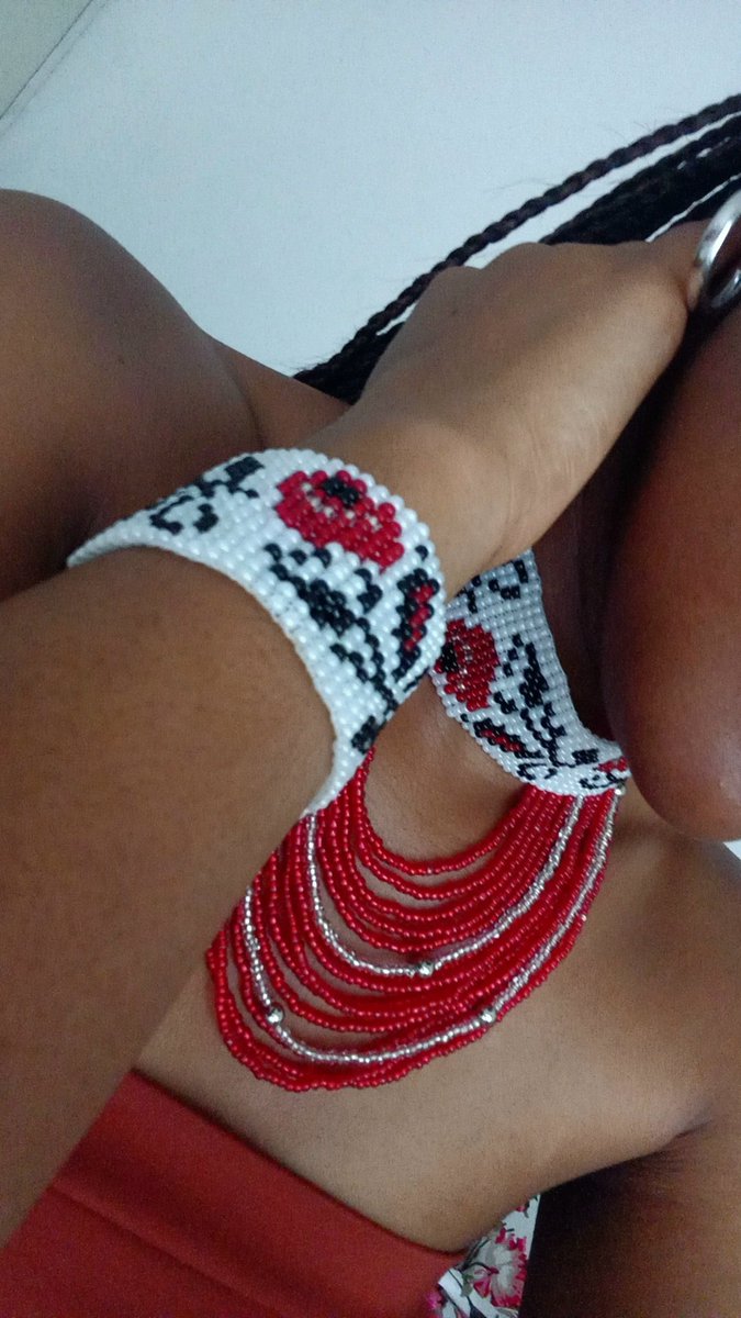 enhleofimbarts's tweet photo. My jewellery sets are sold out 🕯 https://t.co/OCOUL52xTw